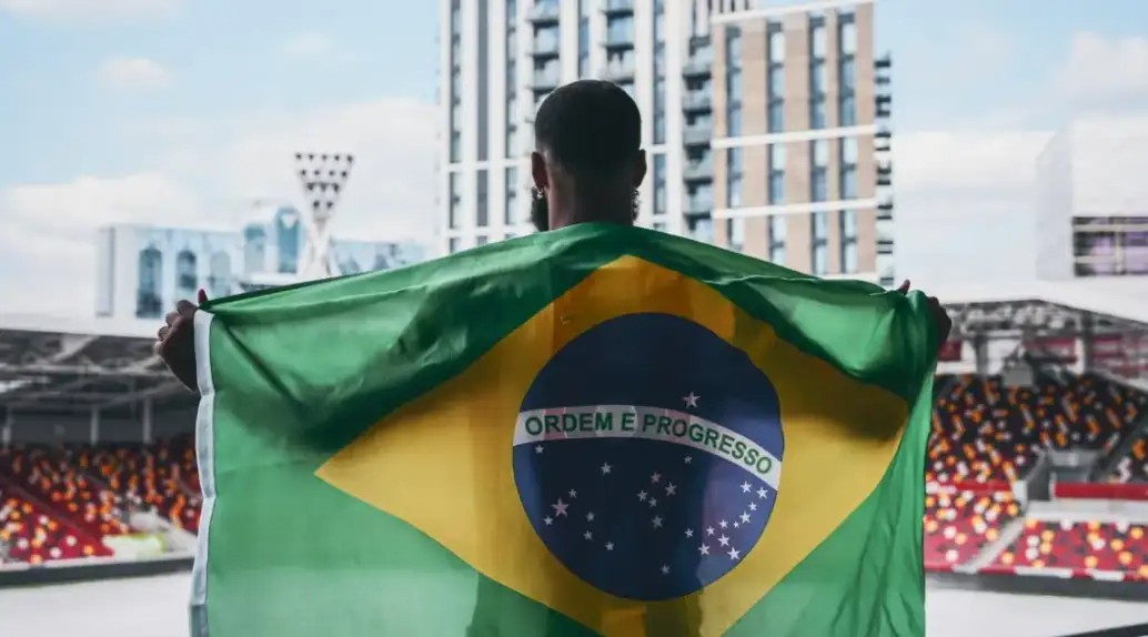 卖水果、搬砖的小伙,与哈兰德争英超金靴