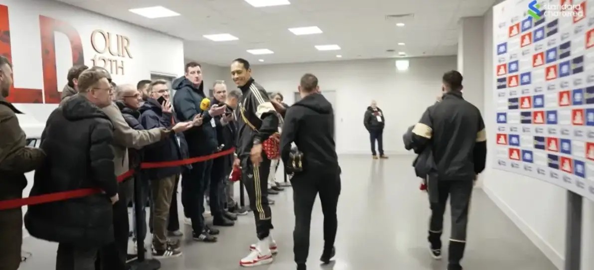 致敬联赛最后一尊大恐龙,他的球员生涯是半部英超历史